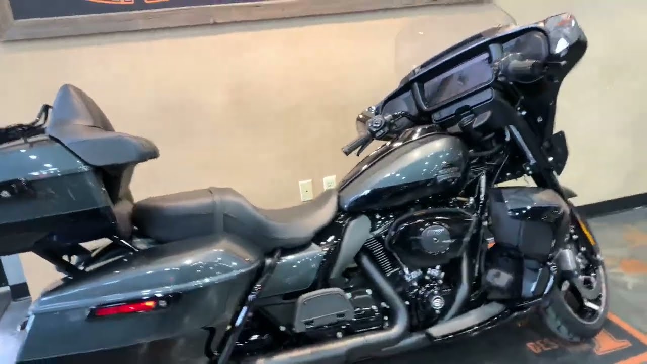 ALL NEW!- 2025 Harley-Davidson Street Glide Ultra in Iron Horse Metallic and Vivid Black-FLHXU