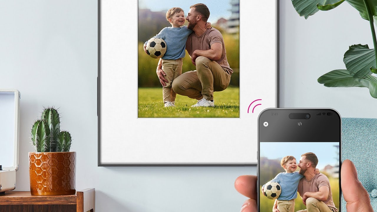 Aluratek's 13.3&rdquo; ePaper WiFi Digital Photo Frame