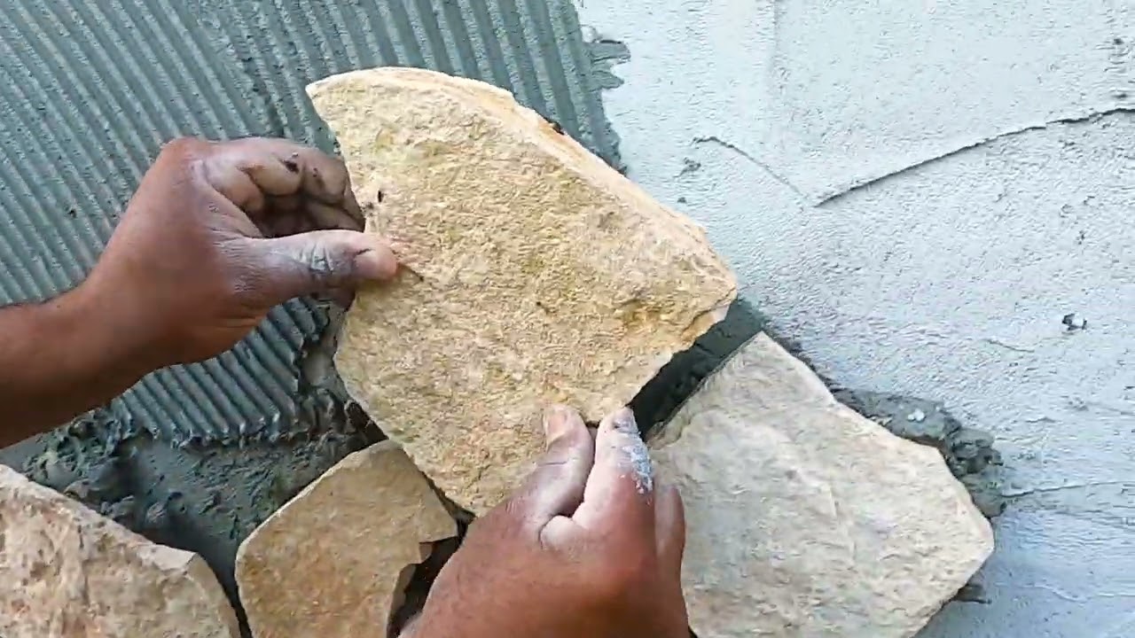 Petra 2011 - Video dimostrativo del rivestimento in pietra con scorza trani irregolare.