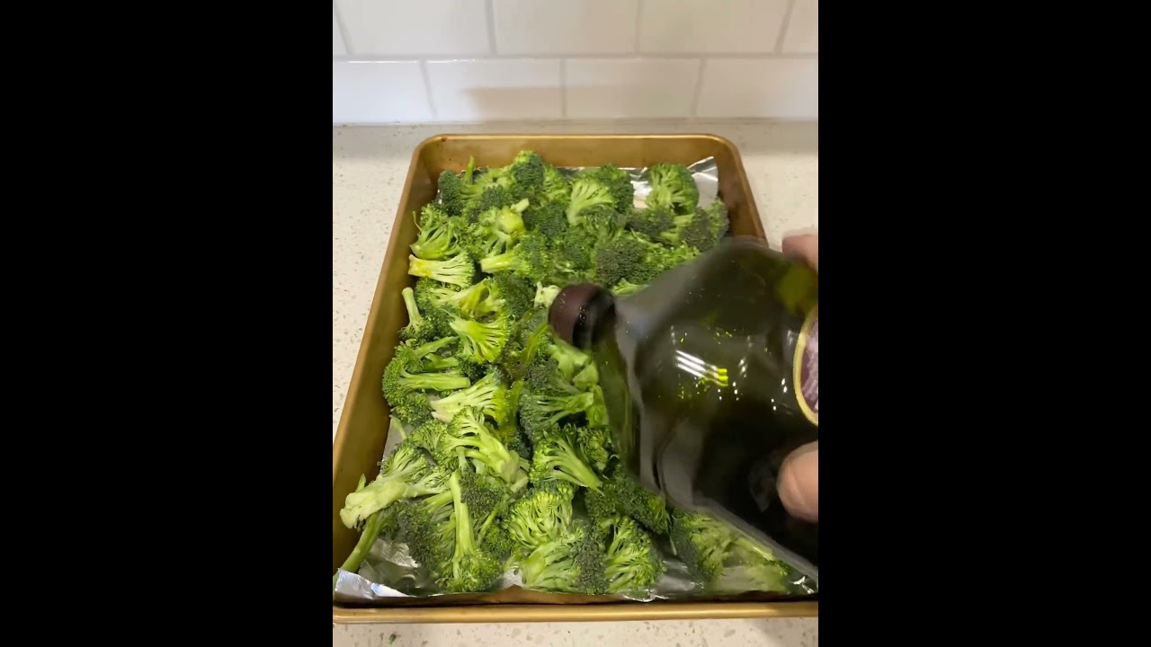 Easy cleanup broccoli in the oven #easydinner #recipe #side