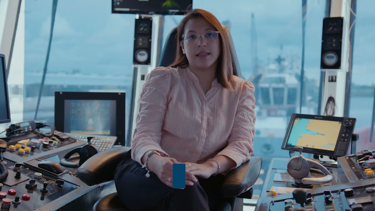 Karen Fong, capitana de remolcadores del Canal de Panamá