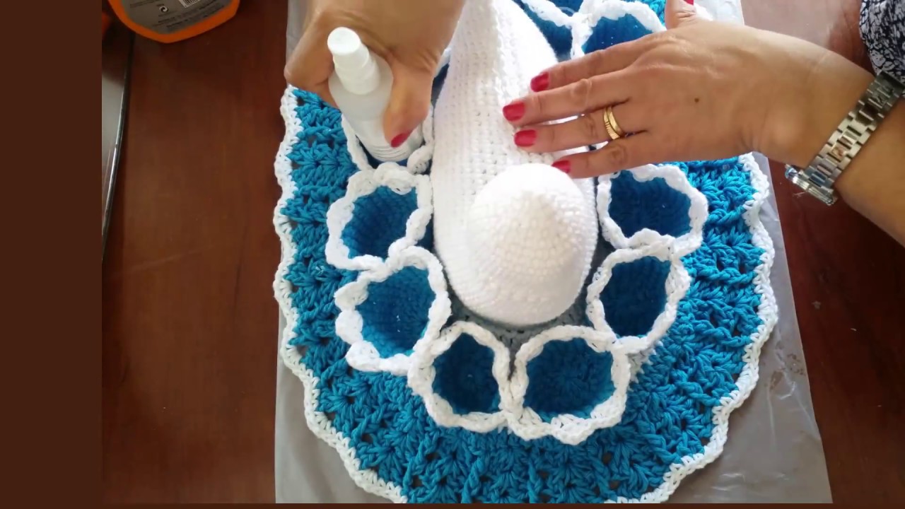 Galinha porta ovos em croche: casquinha do ovo (copinho) e  colagem
