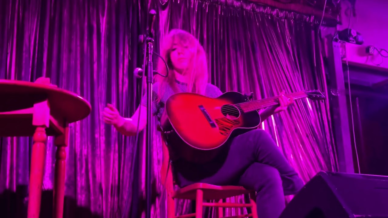 GWENIFER RAYMOND - Last Night I Heard the Dog Star Bark, live at The Ivy House, London mov