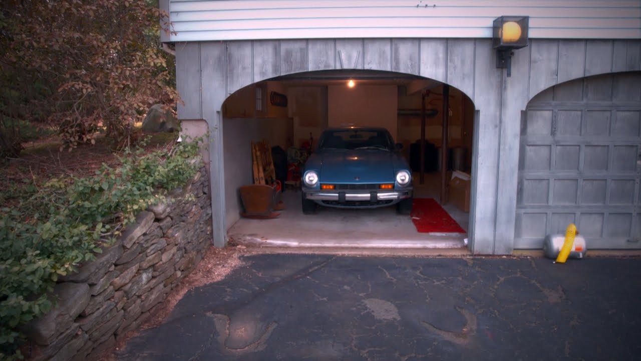 Datsun 280Z Caught in Unbelievable Time Warp