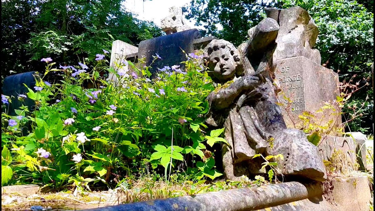 A visit to the magnificent Highgate East Cemetery