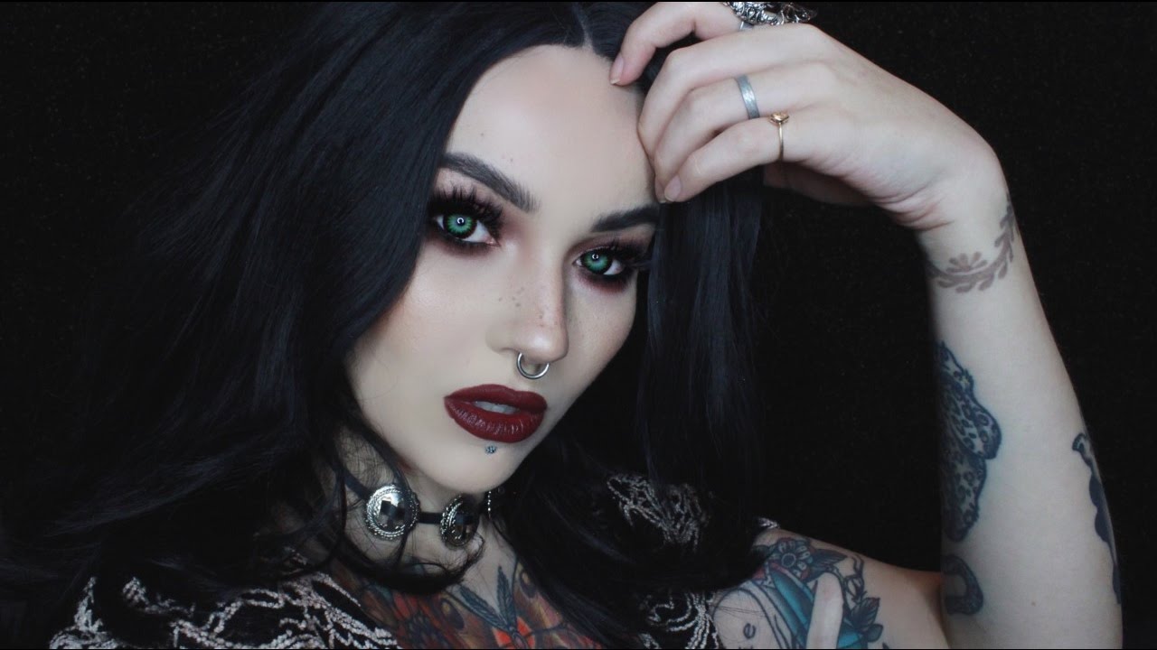 so vampy/dark red eyes & lips/deck of scarlet makeup tutorial