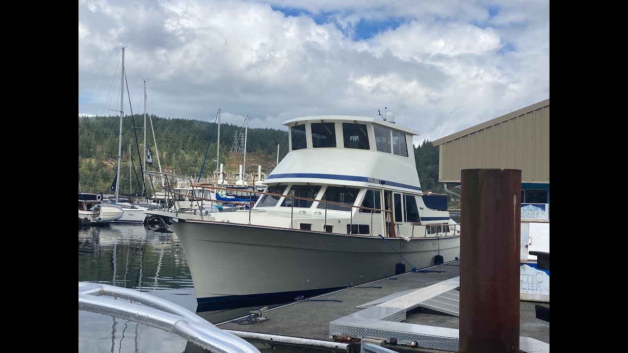 Tollycraft 48 (2) Установка носового подруливающего устройства и системы стабилизации на верфи