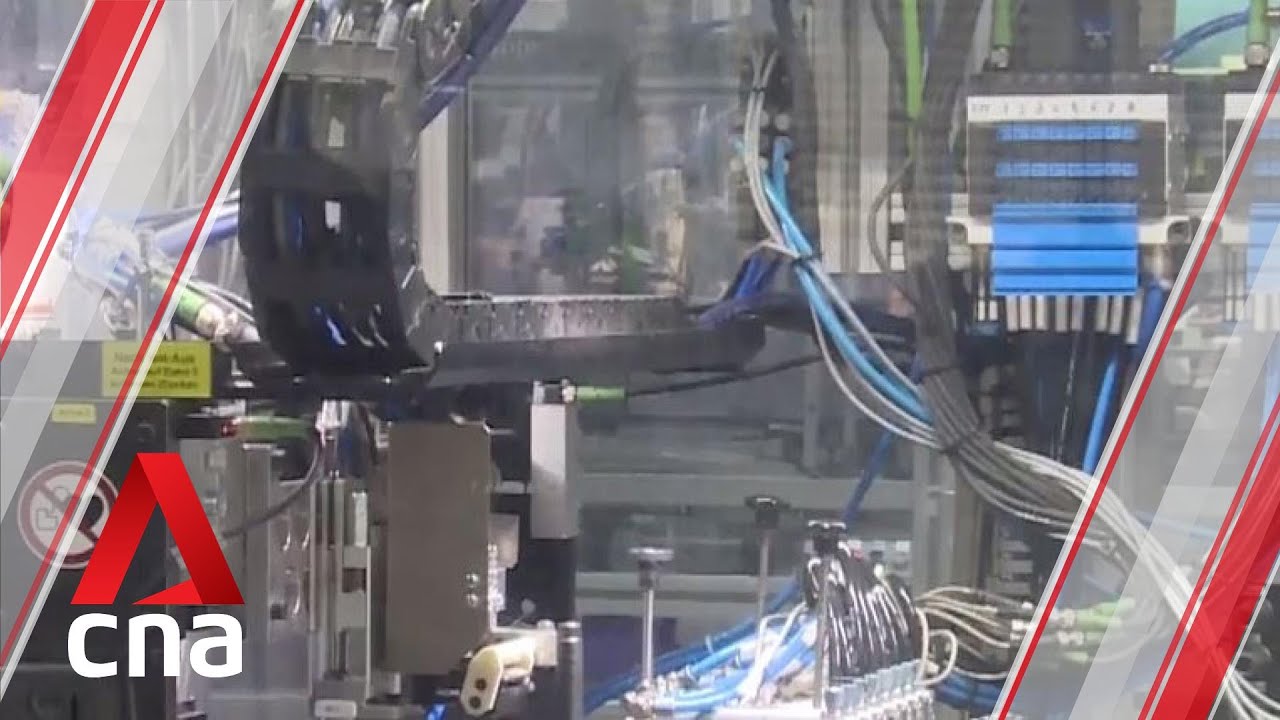 China's manufacturing PMI hits record low in February on back of COVID-19 epidemic