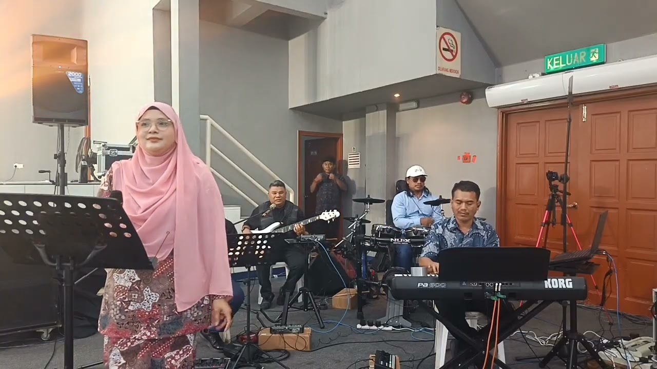 Ku Gembira Disamping Mu.                             (Cover By Siti Nora) 