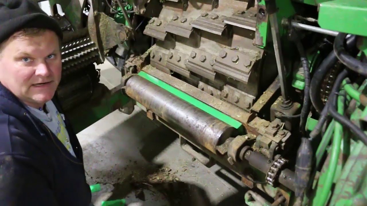 How To Install the Smooth Roll Scraper on a John Deere® 7000 Series Chopper - Kooima® Ag