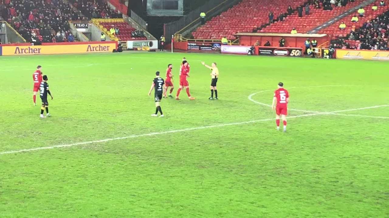 Double red card Jack Milne & Jeremy Bokila. Aberdeen v Livingston. SPFL Premiership 24/01/26