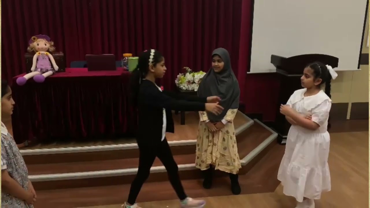 مسرحية طالبات الصف الثالث _ عنوان المسرحية الكلمة الطيبة