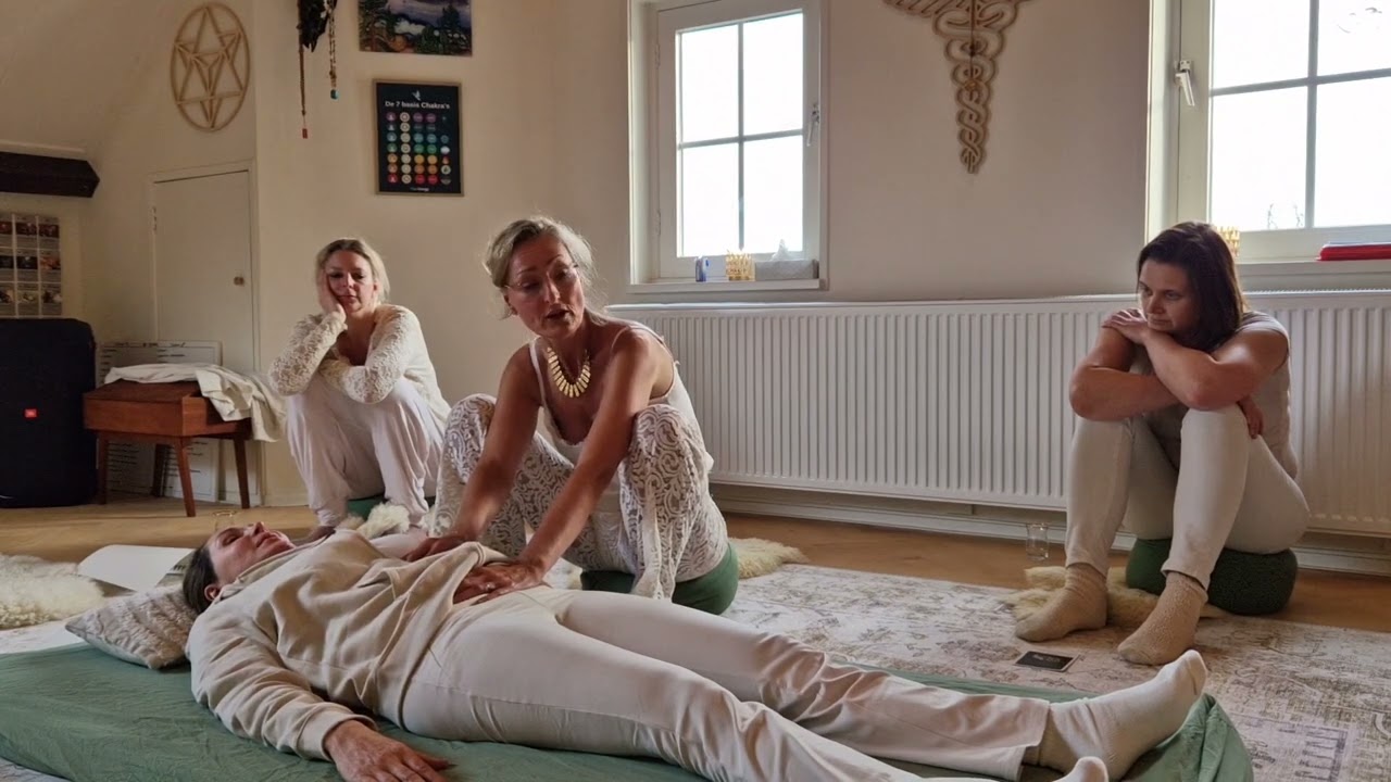 Kundalini gaat over volledige OVERGAVE. Laat de controle maar los en adem.