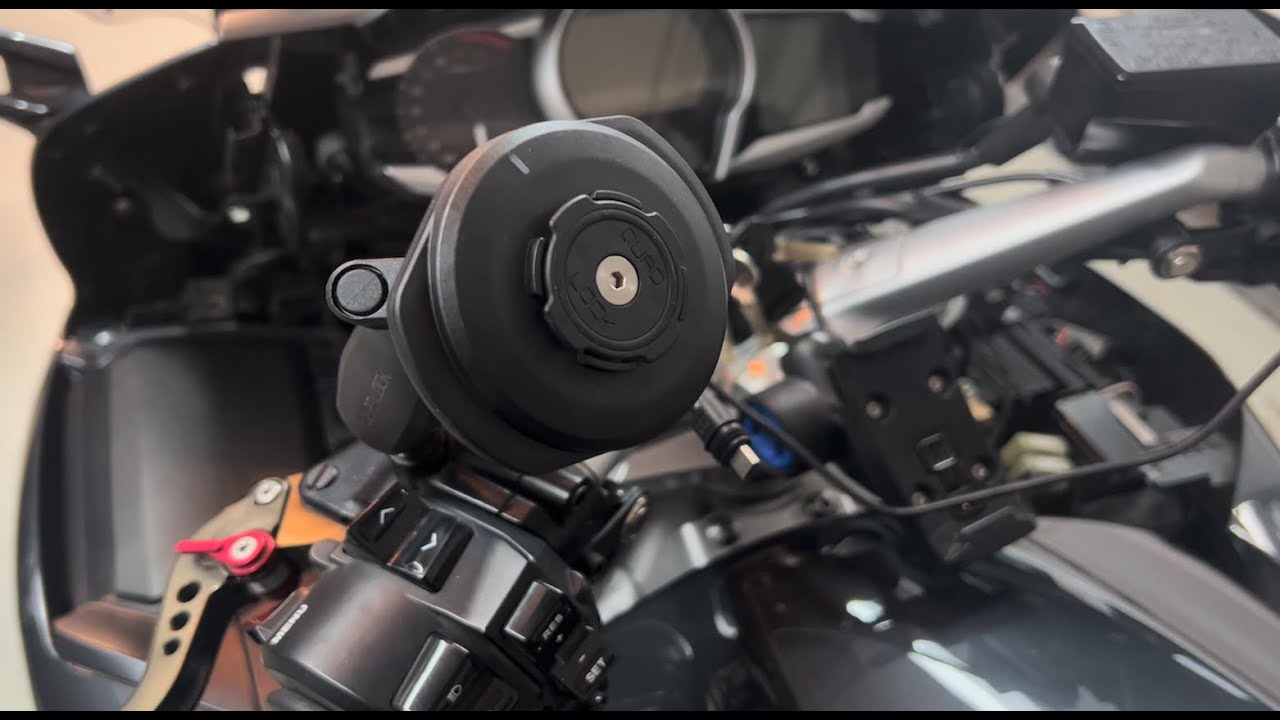 Installation d'un support à cellulaire avec le système QUAD LOCK sur une Yamaha FJR 1300, 2015
