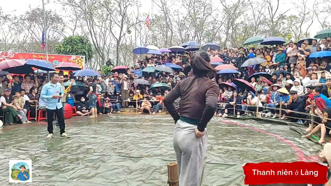 Vật nữ tại lễ hội Đình làng xã Tân Thanh