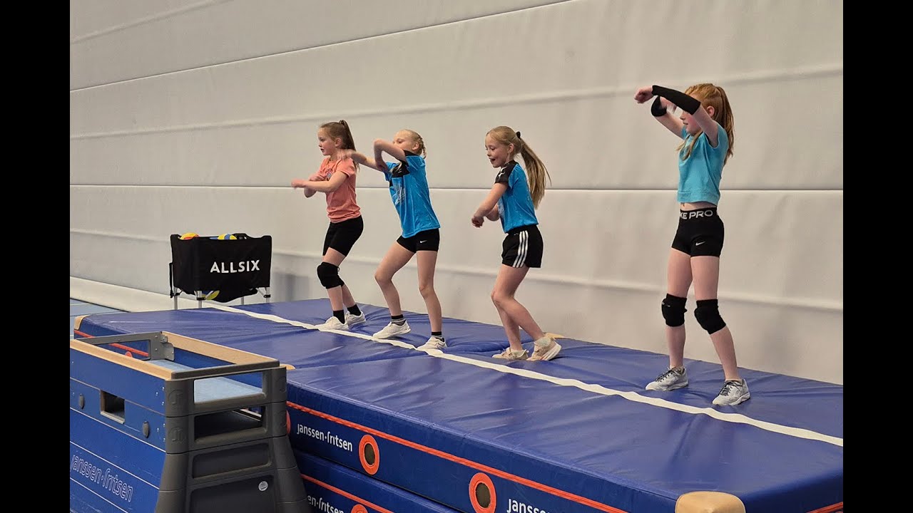 Minijeugd bij de wedstrijd van DM1 op 4 apr.2025