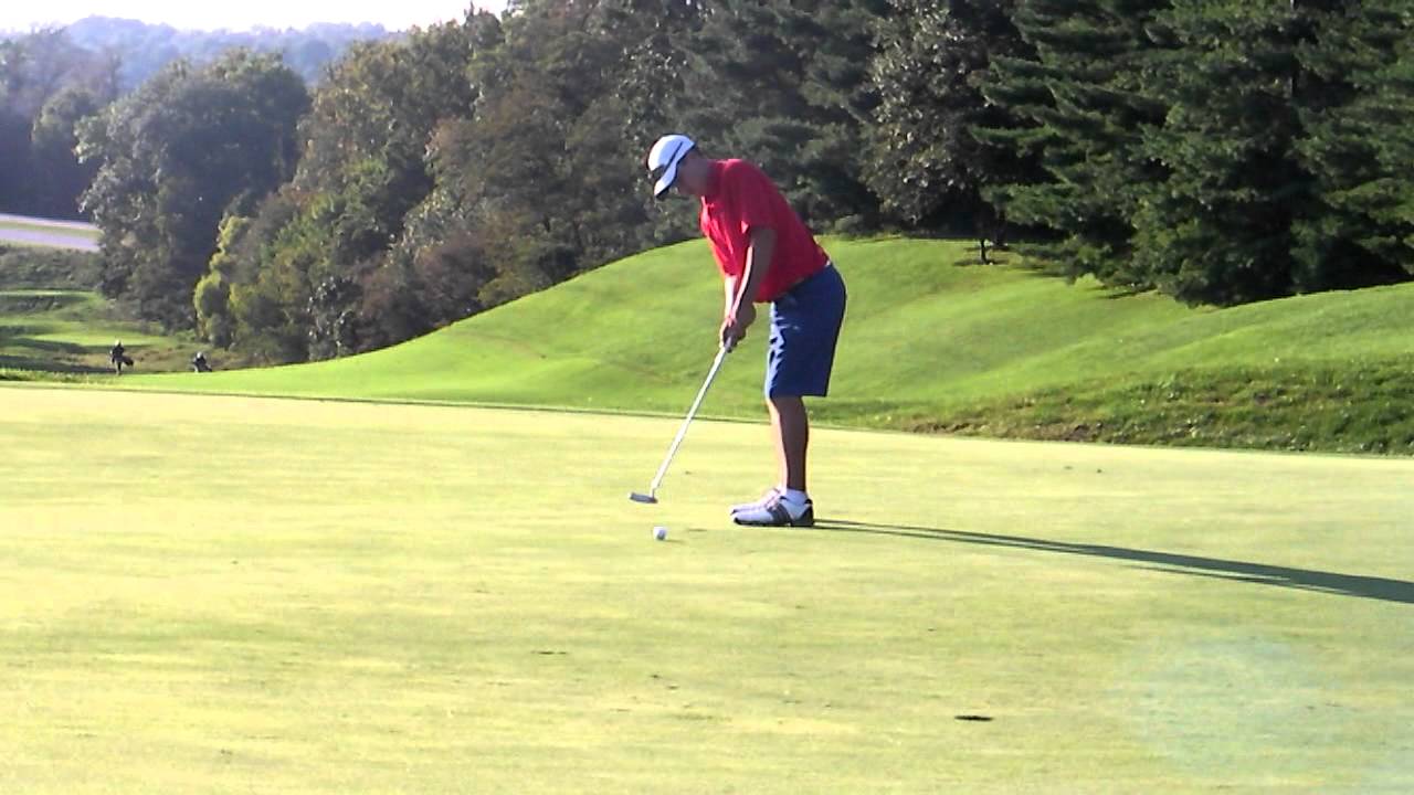 Connor Flach just misses eagle on 18.MP4