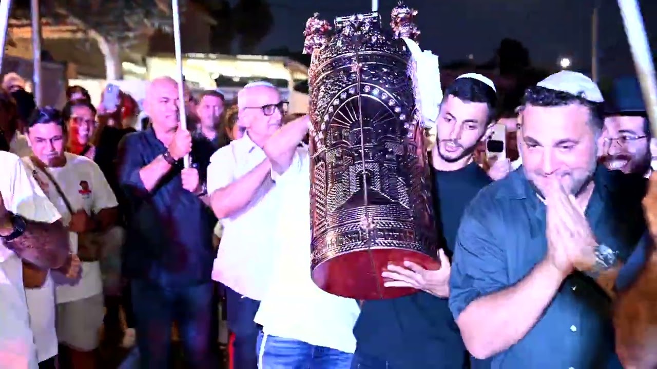 הכנסת ספר תורה של משפחת דעדוש מנתניה