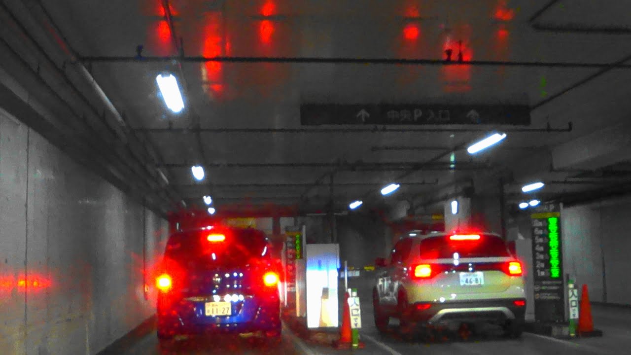 ［4K］『阪急西宮ガーデンズ』の立体駐車場に、入りました。I entered the multi-story parking lot at Hankyu Nishinomiya Gardens.