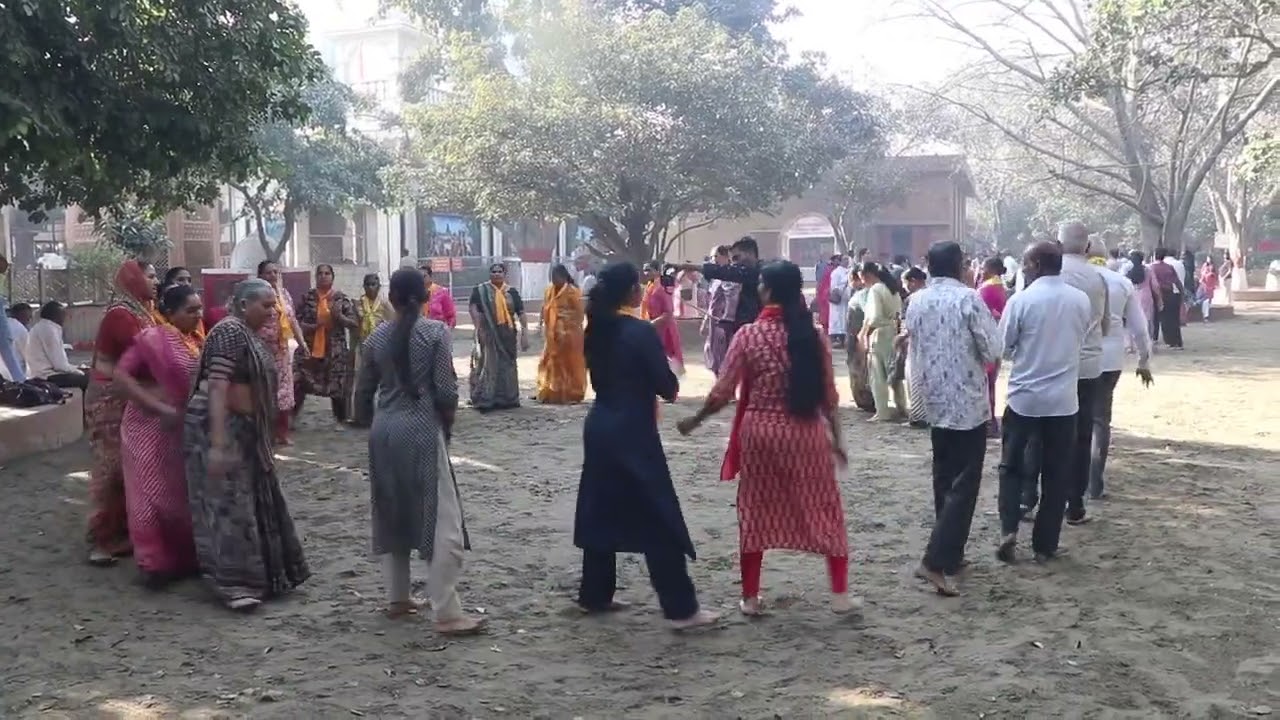 \ramanreti ashram\08.03.2026 garba by gujarati bakta
