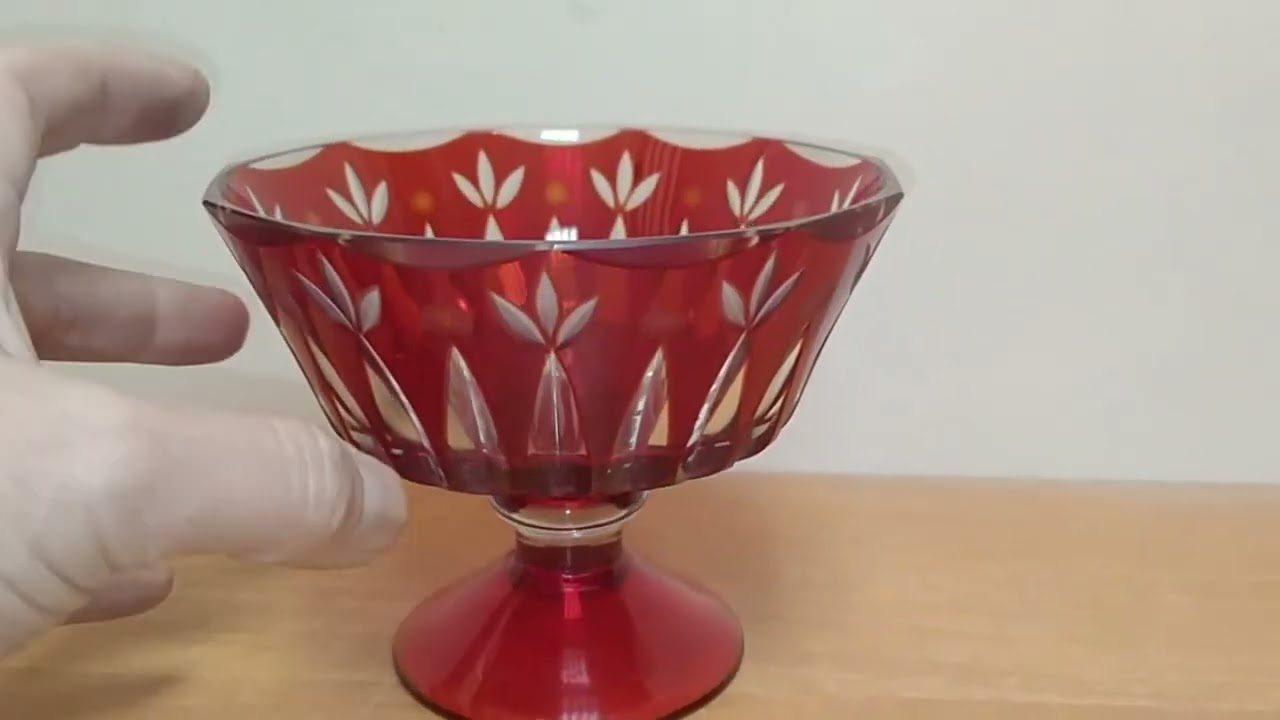 Креманка из красного резного стекла 