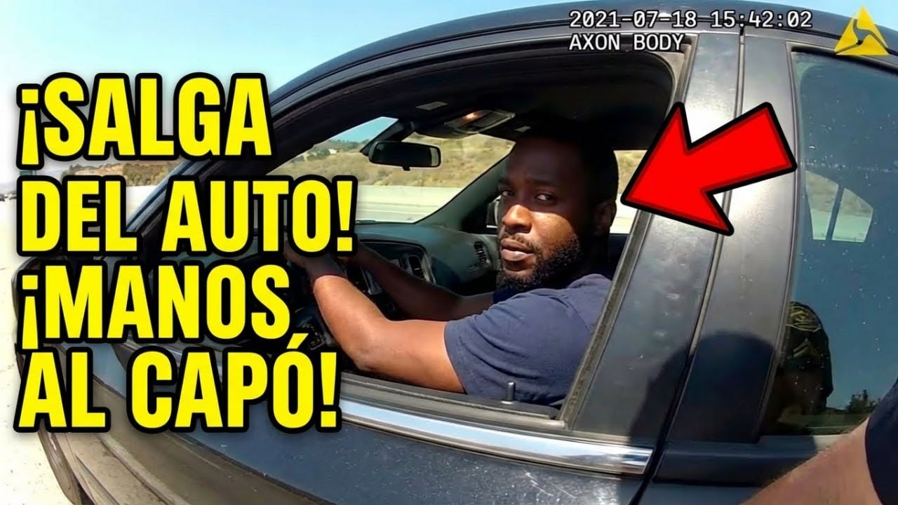 Policía racista detiene al hombre equivocado: un ayudante del sheriff negro en Texas.