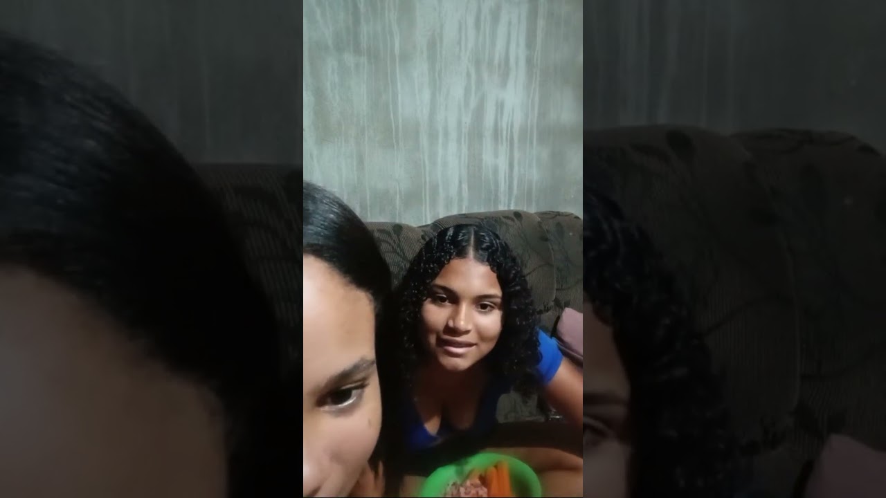 No escola_ Hora de cachorro-quente com amigos!