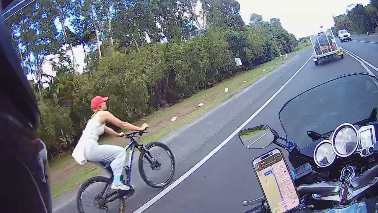 2007 Yamaha fjr 1300a leaving Byron bay 