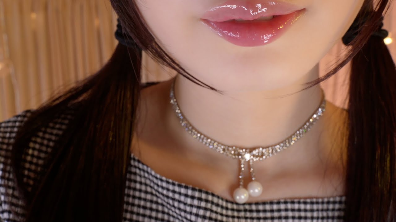 ASMR Rub Your Back with Whispering😴 / closeup whispers