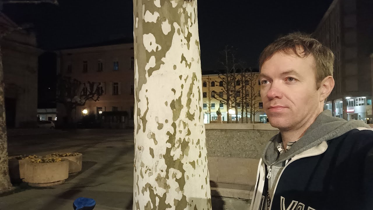 Вечерняя прогулка по безлюдному городу Европы