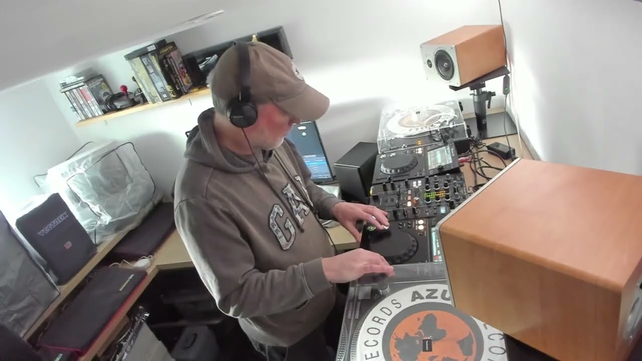 In the Garage - Episode 13 - Garage and House Mix