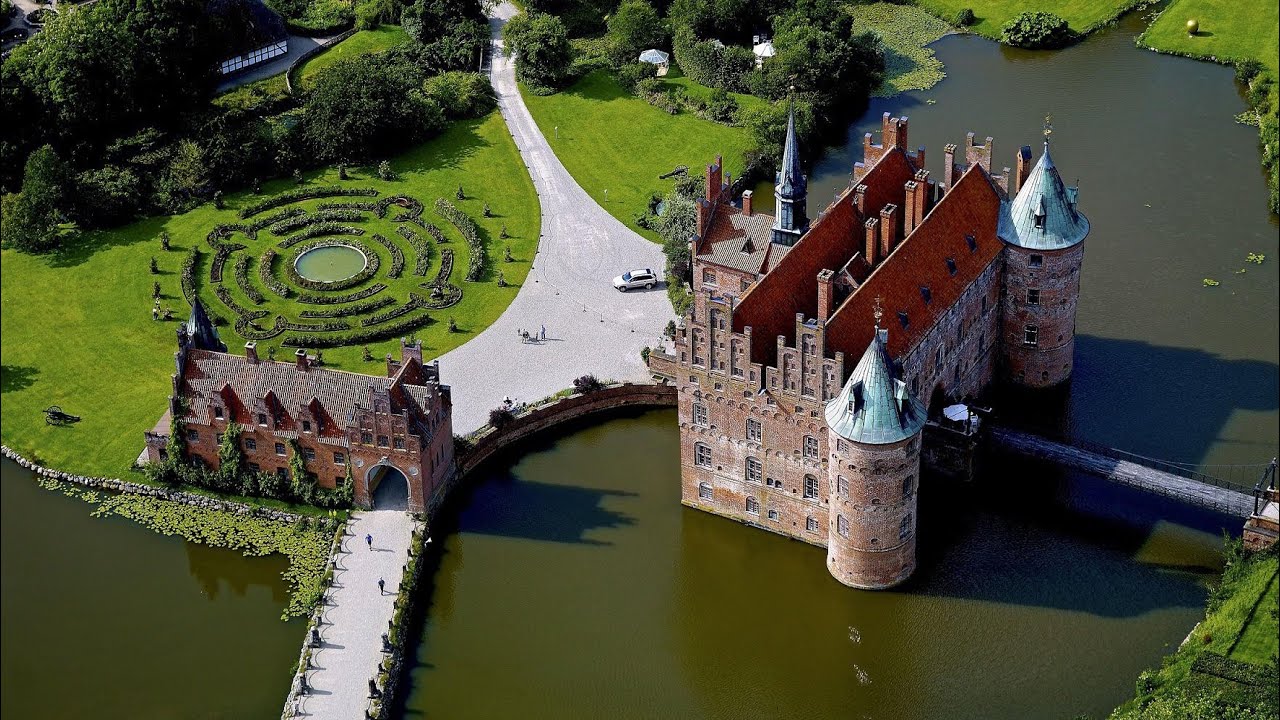 Egeskov Castle, Denmark 🇩🇰 Europe's best preserved Renaissance water castle. (Part 1)