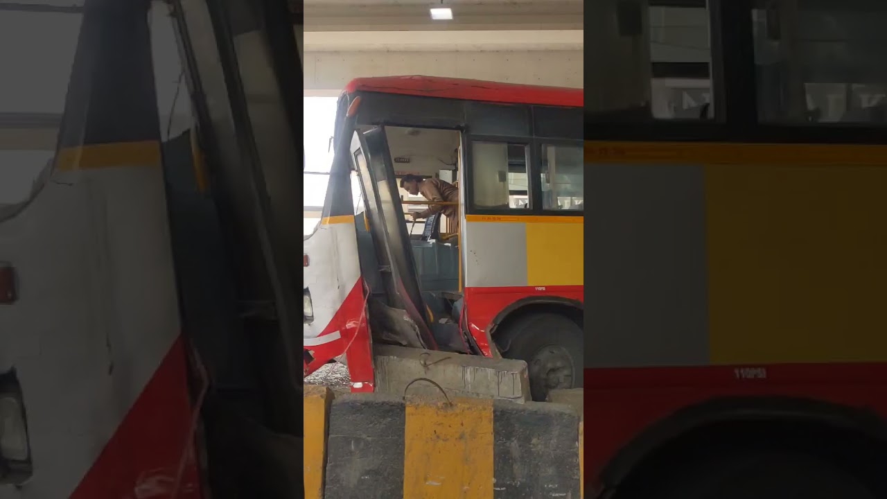 Accident at university metro station| KSRTC bus break fail | #accidenthouse #crash #bengaluru