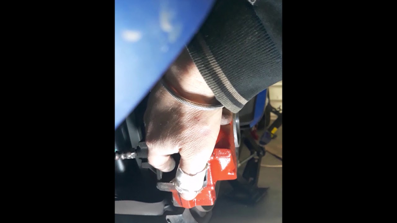 Tutorial Completo Sostituzione Dischi e Pastiglie  Freno Posteriore Mercedes SLK 230 (R170)
