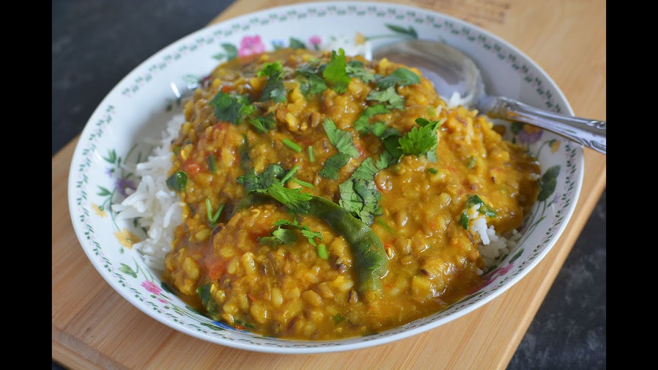 SPLIT GREEN MUNG BEANS CURRY / VEGAN RECIPE / SIMPLE RECIPE