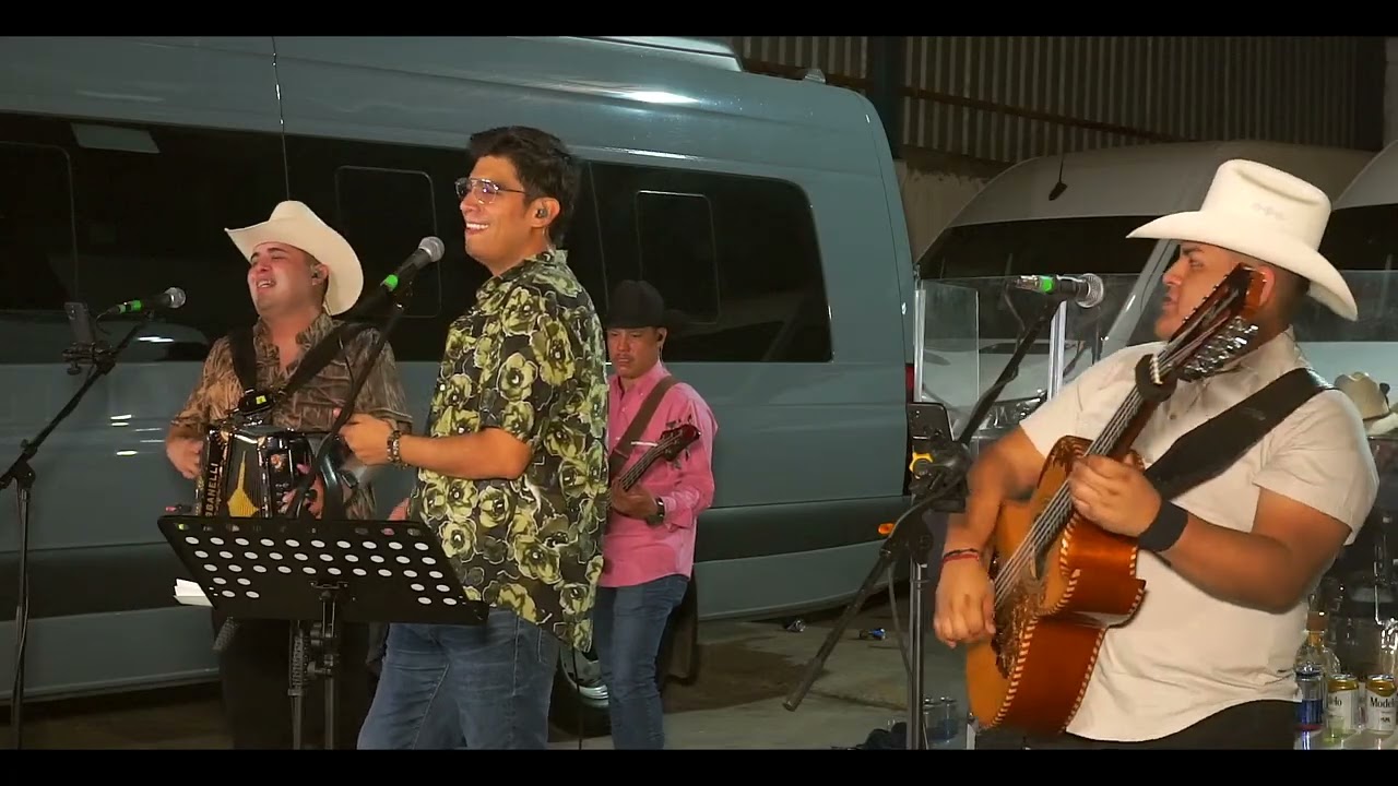 Que se los cuente la luna - El&iacute;as Medina & Akilatados