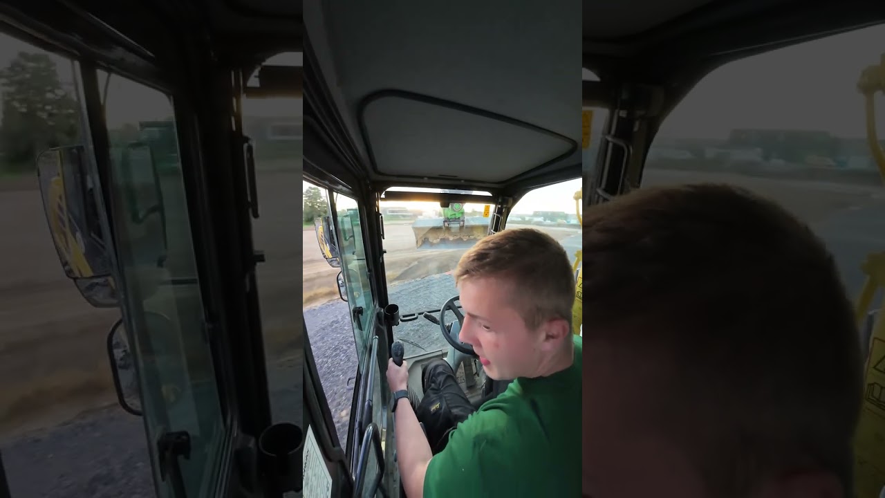 Komatsu PW160 with Tiltrotator | CabView (Vertical)