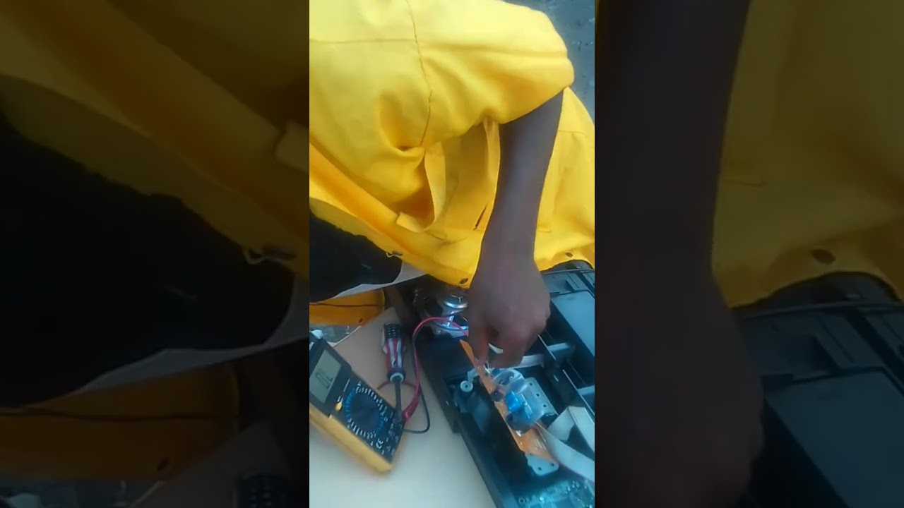 réparation d'un piano YAMAHA problème d' alimentation