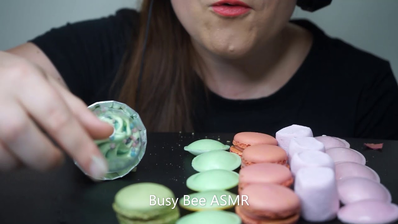 ASMR PINK FOOD VS GREEN FOOD MACARON + ICE CREAM + UFO CANDY +MARSHMALLOW - EATING SOUNDS
