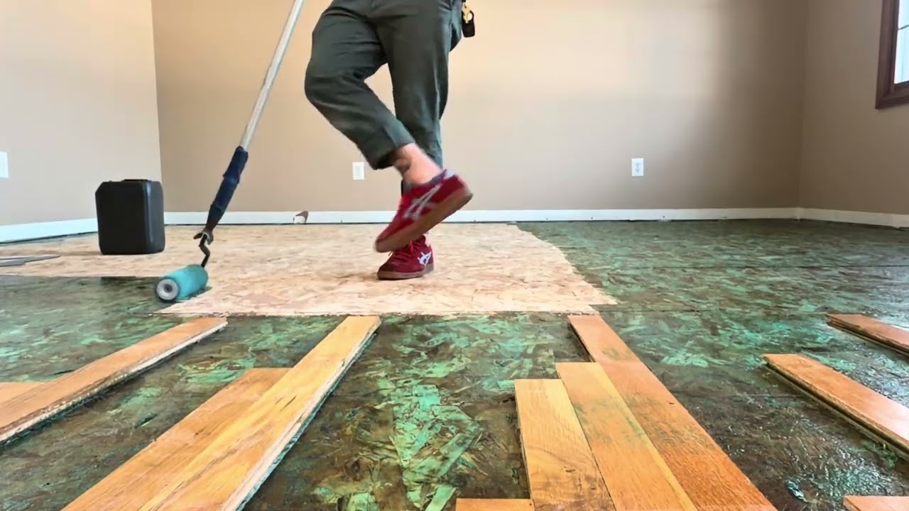 Raw Footage - Professional Technique - Flawless Results 🥷🏴‍☠️🪵 Satisfying Subfloor Vapor Retarder