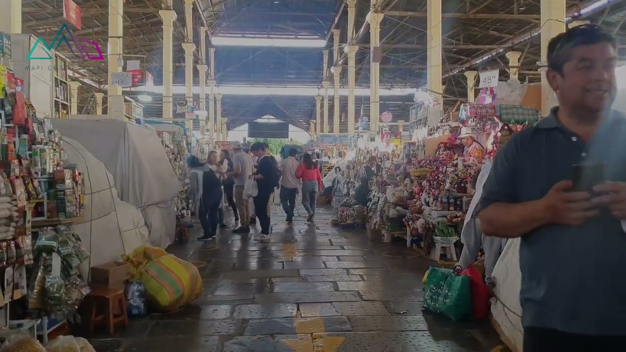 Mercado San Pedro Cusco - Textiles Crafts & Local Food