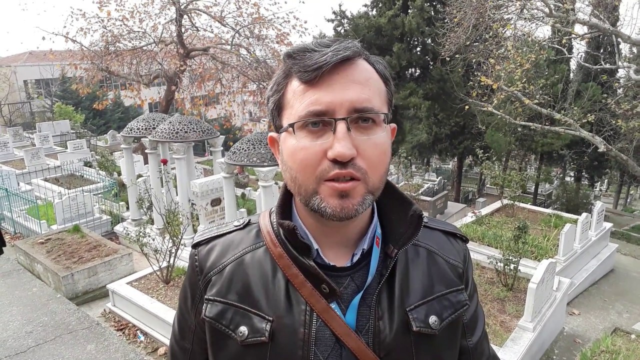 Могила Зеки Мюрена в Эмир Султан