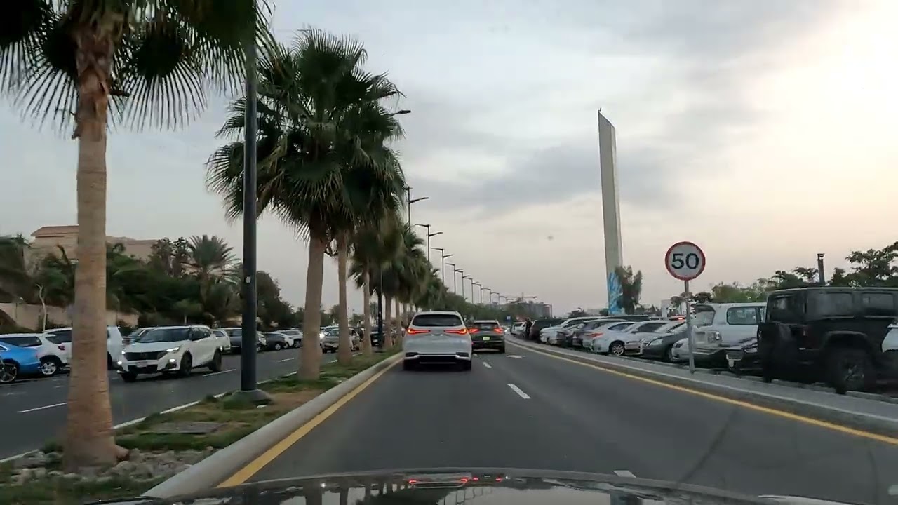 Smooth Drive on Jeddah’s Beautiful Roads