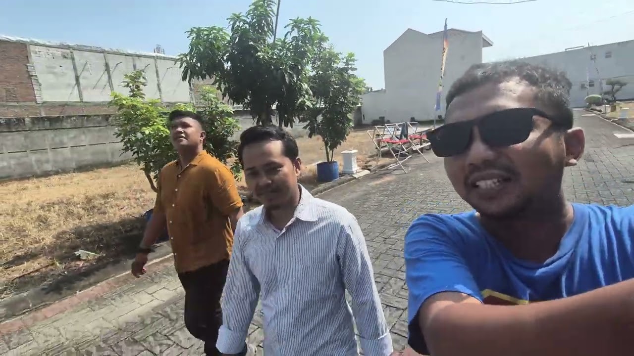 RUMAH KLASIK CLUSTER 2 LANTAI KOTA SOLO DEKAT KE BANDARA ADISUMARMO