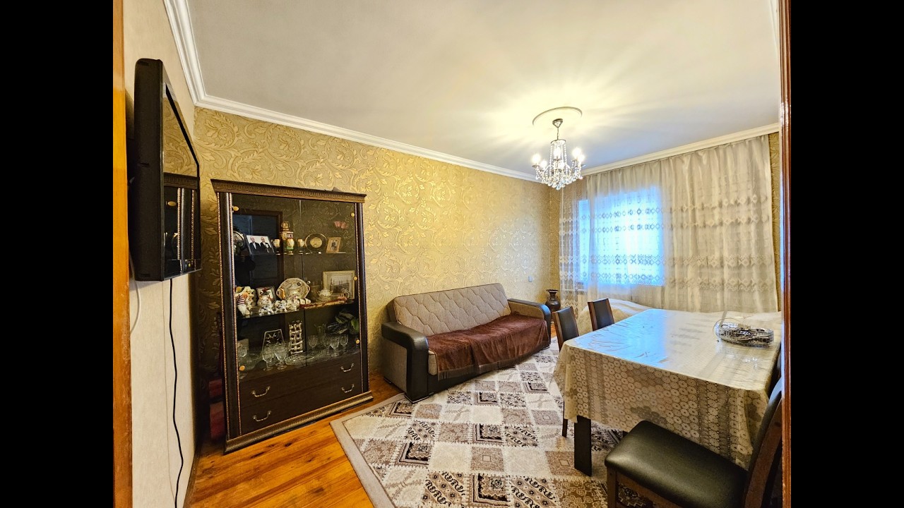Bakı şəh., Cavad Xan küçəsində kupçalı Leninqrad layihəli, 2 otaq, 168000 azn. 070 924 29 30.