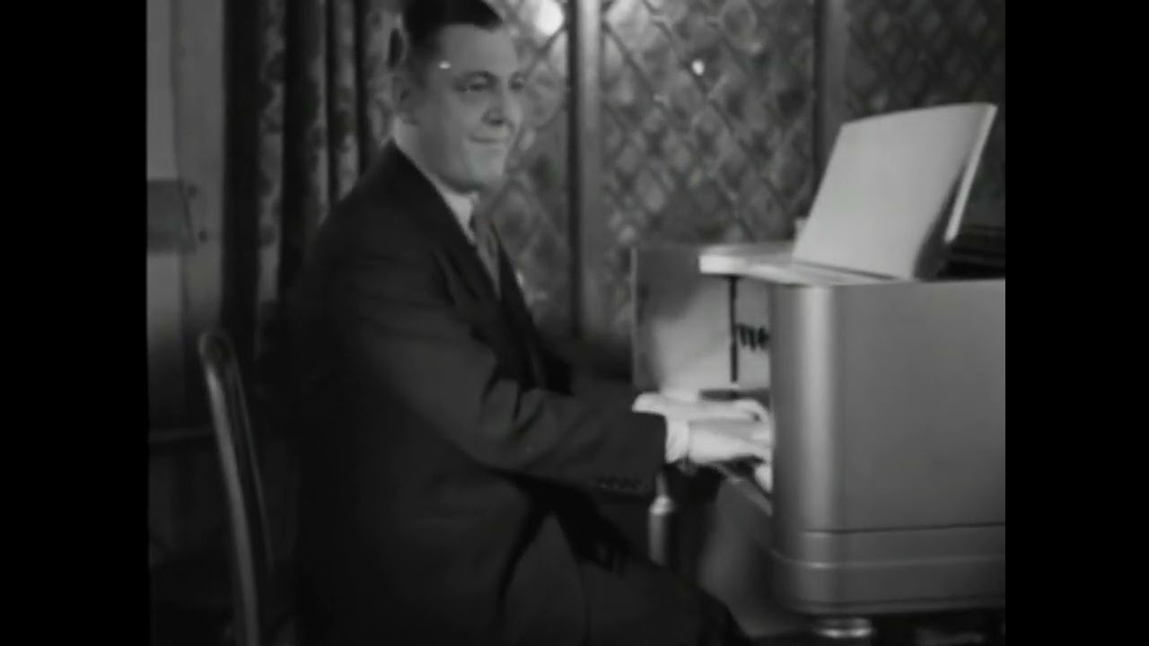 Hammond Novachord built in 1939 Ancestor of the synthesizer! 😱