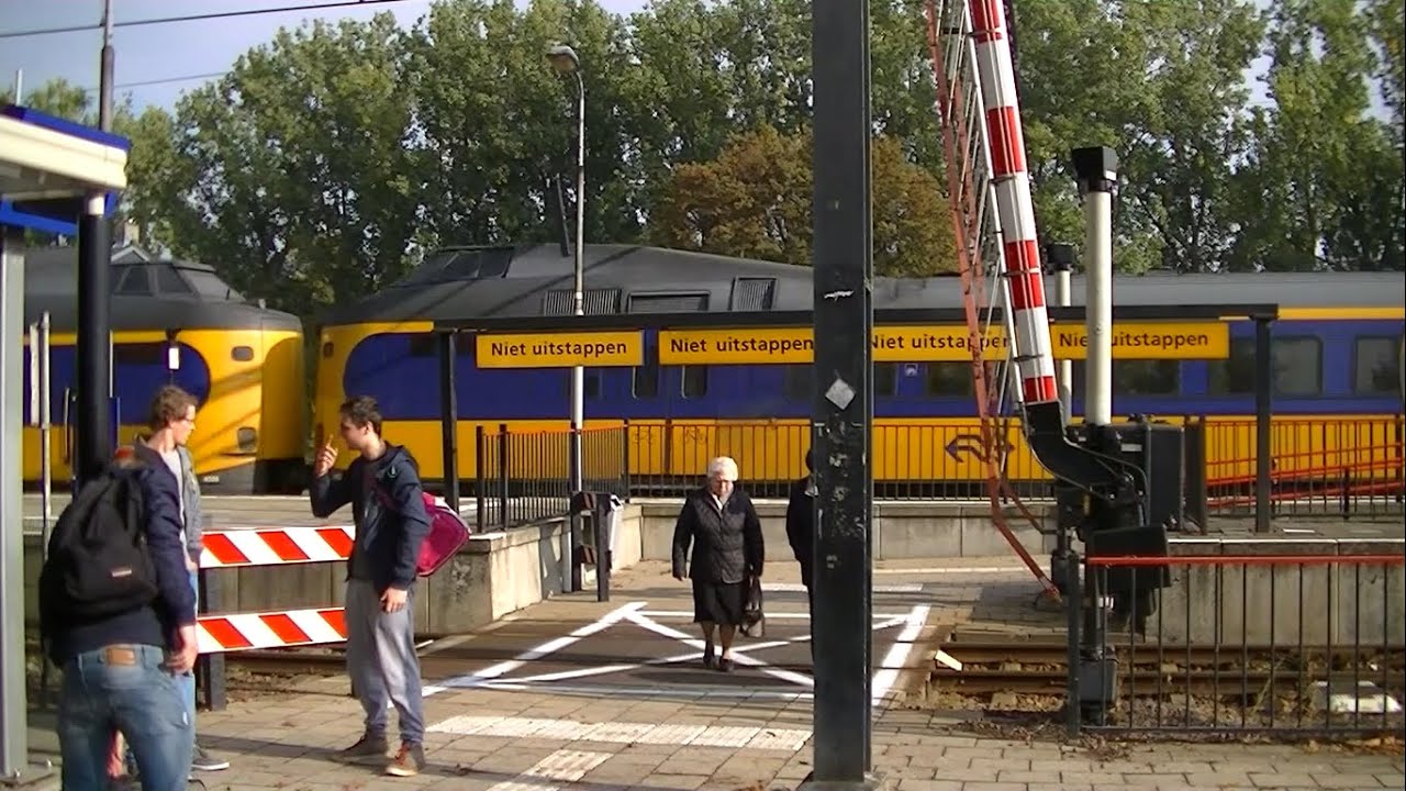 Spoorwegovergang Geleen Oost // Dutch railroad crossing