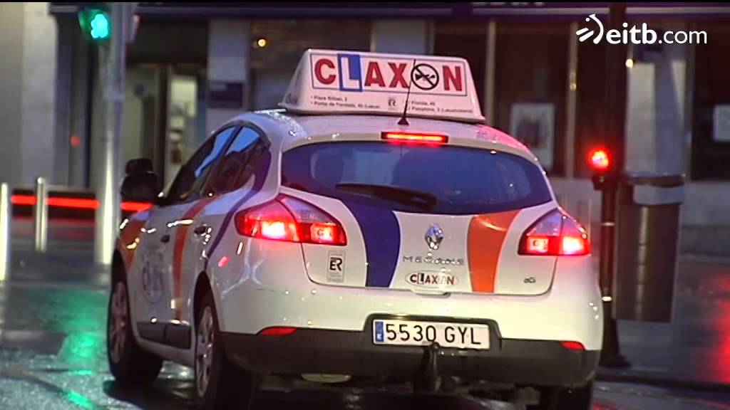 Investigan 16 autoescuelas de Gasteiz por pactar precios