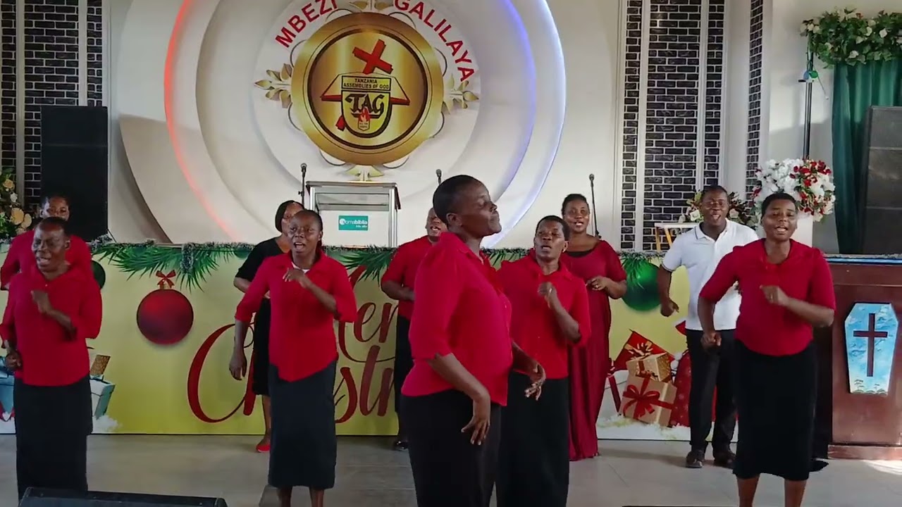 KWAYA YA KANISA IKI UDUM KWENYE SEMINA INAYO ENDELEA...