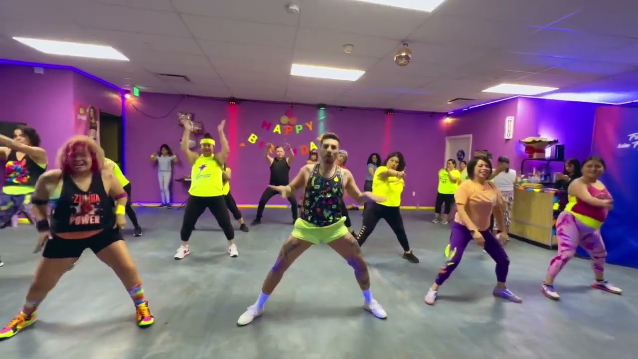 Esta Noche 🖤✨ - Ed Hdz Dj 🔥#zumbacoreo 🕺🏻 #zumbalove ♥️ #elenasdancefit ❤️‍🔥